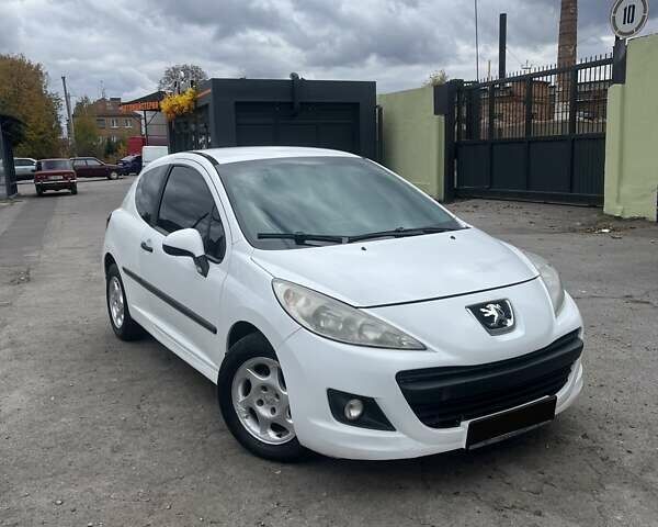 Пежо 207 2010 в Лубнах на Automoto.ua Белый Пежо 207, объемом двигателя 1.36 л и пробегом 190 тыс. км за 4199 $, фото 7 на Automoto.ua