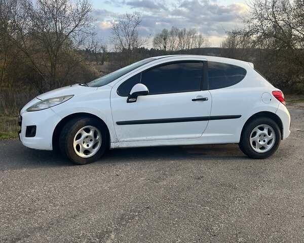 Пежо 207 2010 в Лубнах на Automoto.ua Белый Пежо 207, объемом двигателя 1.36 л и пробегом 190 тыс. км за 4199 $, фото 27 на Automoto.ua