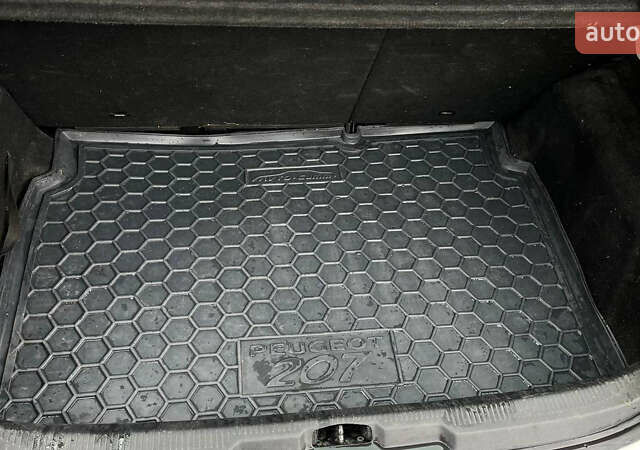 Білий Пежо 207, об'ємом двигуна 1.36 л та пробігом 237 тис. км за 4300 $, фото 9 на Automoto.ua