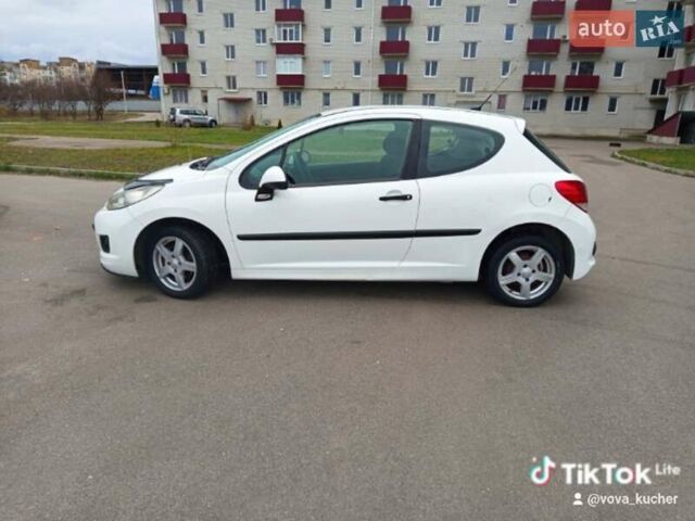 Белый Пежо 207, объемом двигателя 1.36 л и пробегом 269 тыс. км за 3500 $, фото 3 на Automoto.ua