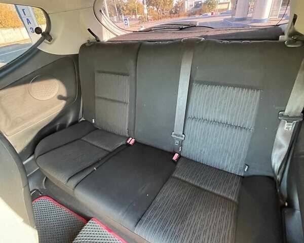 Белый Пежо 207, объемом двигателя 1.36 л и пробегом 278 тыс. км за 3500 $, фото 1 на Automoto.ua