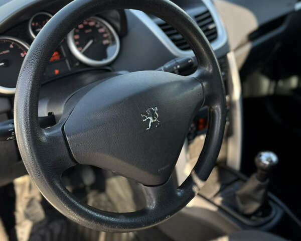 Пежо 207 2011 в Киеве на Automoto.ua Белый Пежо 207, объемом двигателя 1.56 л и пробегом 220 тыс. км за 4300 $, фото 8 на Automoto.ua
