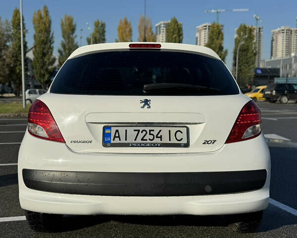 Пежо 207 2011 в Киеве на Automoto.ua Белый Пежо 207, объемом двигателя 1.56 л и пробегом 220 тыс. км за 4300 $, фото 3 на Automoto.ua