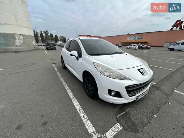 Белый Пежо 207, объемом двигателя 1.36 л и пробегом 192 тыс. км за 5200 $, фото 2 на Automoto.ua