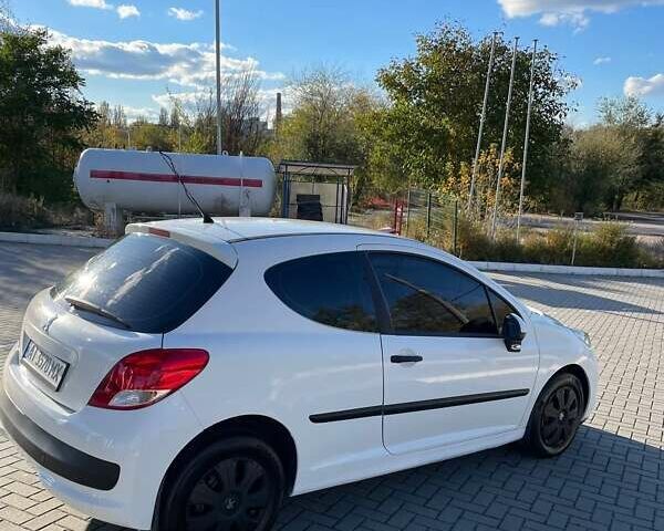 Белый Пежо 207, объемом двигателя 1.36 л и пробегом 278 тыс. км за 3500 $, фото 16 на Automoto.ua