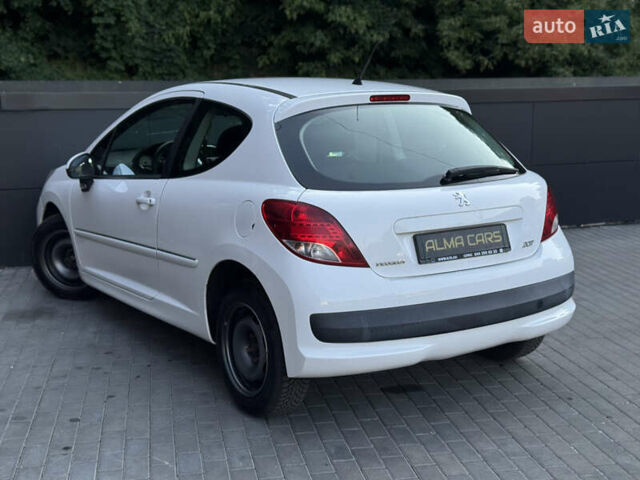 Белый Пежо 207, объемом двигателя 1.4 л и пробегом 148 тыс. км за 4999 $, фото 22 на Automoto.ua