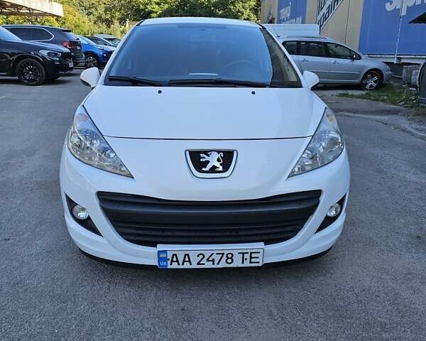 Пежо 207 2011 в Киеве на Automoto.ua Белый Пежо 207, объемом двигателя 1.36 л и пробегом 200 тыс. км за 3600 $, фото 12 на Automoto.ua