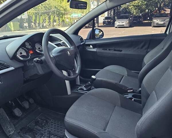 Пежо 207 2011 в Киеве на Automoto.ua Белый Пежо 207, объемом двигателя 1.36 л и пробегом 200 тыс. км за 3600 $, фото 19 на Automoto.ua