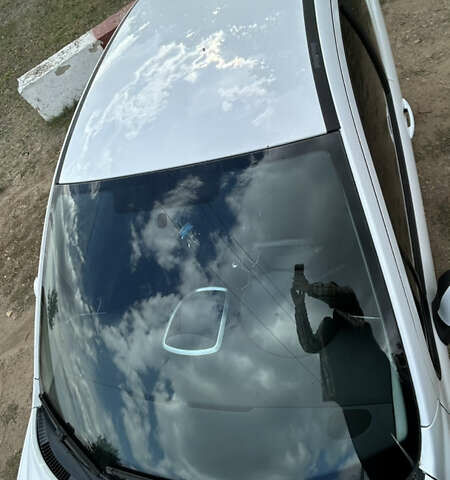 Белый Пежо 207, объемом двигателя 1.36 л и пробегом 220 тыс. км за 5100 $, фото 2 на Automoto.ua