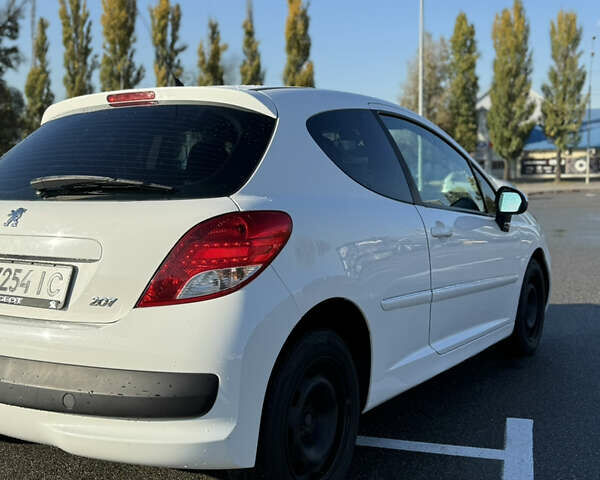 Пежо 207 2011 в Киеве на Automoto.ua Белый Пежо 207, объемом двигателя 1.56 л и пробегом 220 тыс. км за 4300 $, фото 4 на Automoto.ua