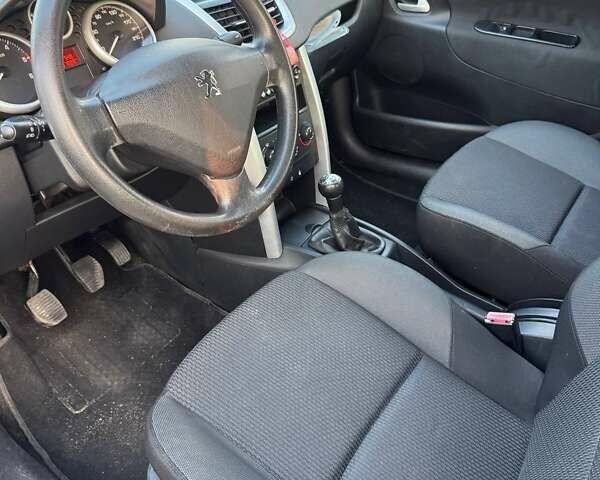 Белый Пежо 207, объемом двигателя 1.4 л и пробегом 262 тыс. км за 5000 $, фото 12 на Automoto.ua