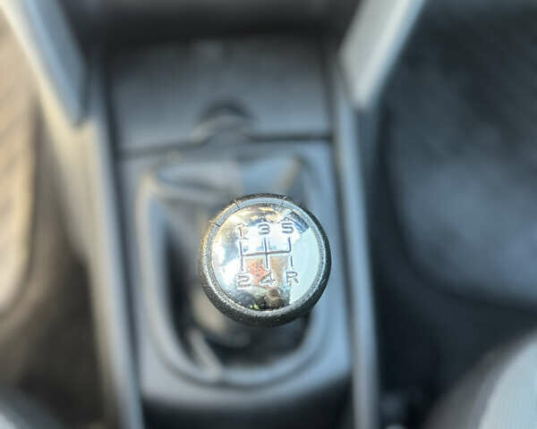 Пежо 207 2011 в Киеве на Automoto.ua Белый Пежо 207, объемом двигателя 1.56 л и пробегом 220 тыс. км за 4300 $, фото 10 на Automoto.ua