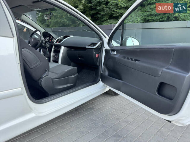 Белый Пежо 207, объемом двигателя 1.4 л и пробегом 148 тыс. км за 4999 $, фото 40 на Automoto.ua