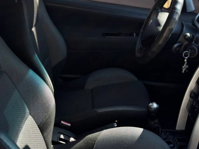 Білий Пежо 207, об'ємом двигуна 1.4 л та пробігом 187 тис. км за 3850 $, фото 4 на Automoto.ua