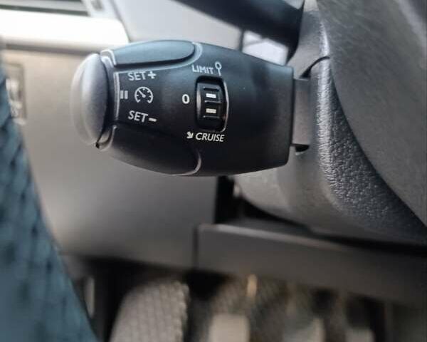 Белый Пежо 207, объемом двигателя 1.4 л и пробегом 211 тыс. км за 5700 $, фото 12 на Automoto.ua
