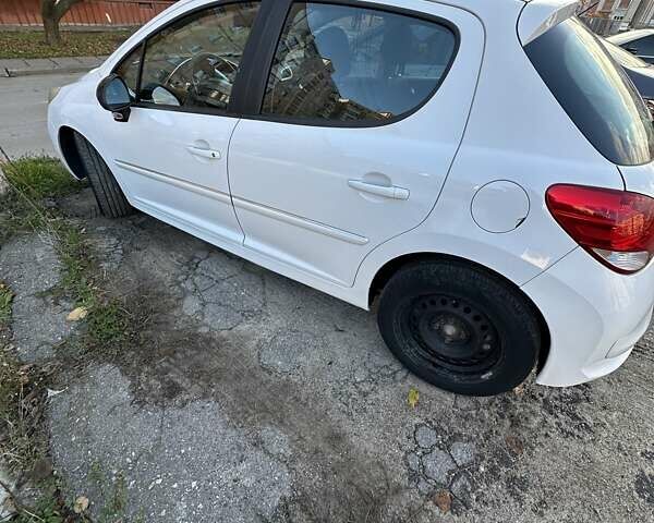Білий Пежо 207, об'ємом двигуна 1.56 л та пробігом 245 тис. км за 6700 $, фото 8 на Automoto.ua