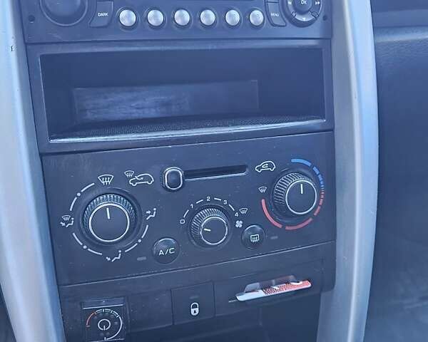 Пежо 207 2011 в Киеве на Automoto.ua Белый Пежо 207, объемом двигателя 1.36 л и пробегом 200 тыс. км за 3600 $, фото 21 на Automoto.ua