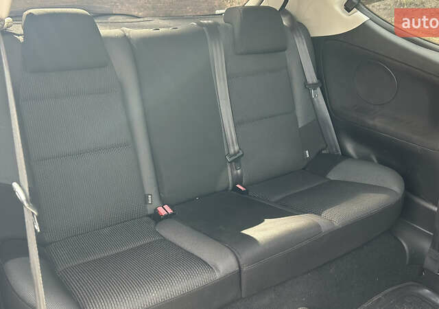 Белый Пежо 207, объемом двигателя 1.36 л и пробегом 220 тыс. км за 5100 $, фото 18 на Automoto.ua