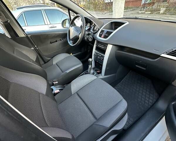 Білий Пежо 207, об'ємом двигуна 1.56 л та пробігом 245 тис. км за 6700 $, фото 6 на Automoto.ua