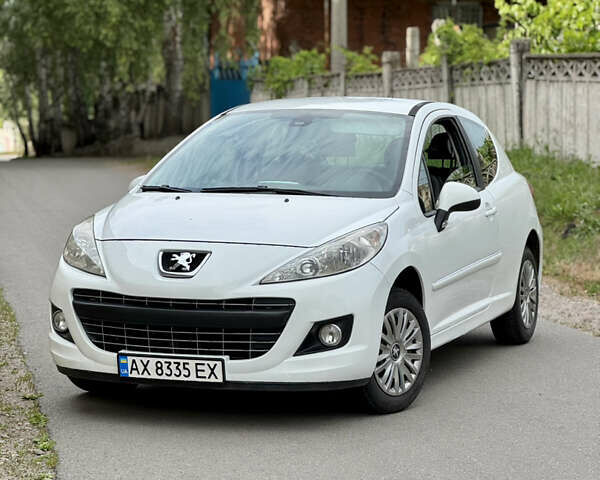 Білий Пежо 207, об'ємом двигуна 1.36 л та пробігом 160 тис. км за 5500 $, фото 2 на Automoto.ua
