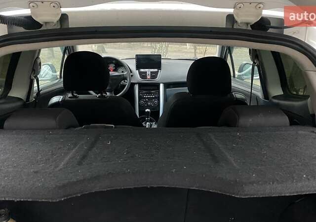 Белый Пежо 207, объемом двигателя 1.36 л и пробегом 137 тыс. км за 5300 $, фото 7 на Automoto.ua