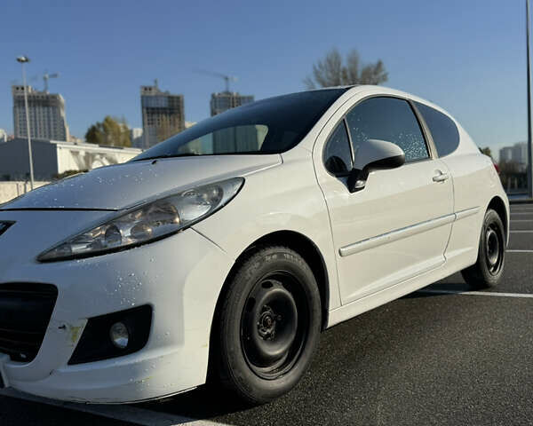 Пежо 207 2011 в Киеве на Automoto.ua Белый Пежо 207, объемом двигателя 1.56 л и пробегом 220 тыс. км за 4300 $, фото 2 на Automoto.ua