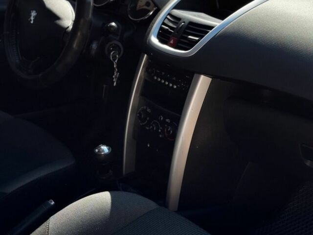 Білий Пежо 207, об'ємом двигуна 1.4 л та пробігом 187 тис. км за 3850 $, фото 3 на Automoto.ua