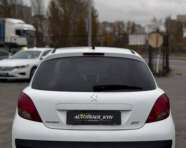 Пежо 207 2011 в Киеве на Automoto.ua Белый Пежо 207, объемом двигателя 1.36 л и пробегом 141 тыс. км за 3950 $, фото 5 на Automoto.ua