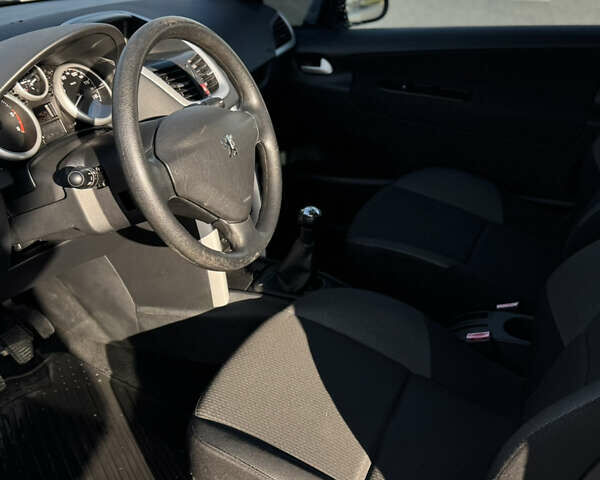 Пежо 207 2011 в Киеве на Automoto.ua Белый Пежо 207, объемом двигателя 1.56 л и пробегом 220 тыс. км за 4300 $, фото 13 на Automoto.ua