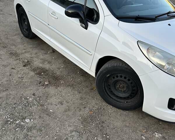 Білий Пежо 207, об'ємом двигуна 1.56 л та пробігом 245 тис. км за 6700 $, фото 2 на Automoto.ua