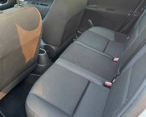 Белый Пежо 207, объемом двигателя 1.4 л и пробегом 262 тыс. км за 5000 $, фото 13 на Automoto.ua