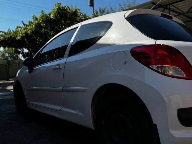 Білий Пежо 207, об'ємом двигуна 1.4 л та пробігом 187 тис. км за 3850 $, фото 10 на Automoto.ua