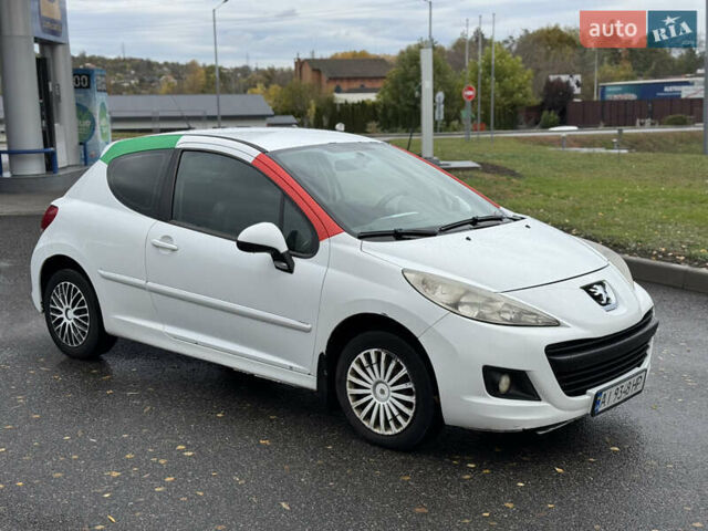 Белый Пежо 207, объемом двигателя 1.4 л и пробегом 312 тыс. км за 3600 $, фото 10 на Automoto.ua
