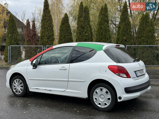 Белый Пежо 207, объемом двигателя 1.4 л и пробегом 312 тыс. км за 3600 $, фото 4 на Automoto.ua