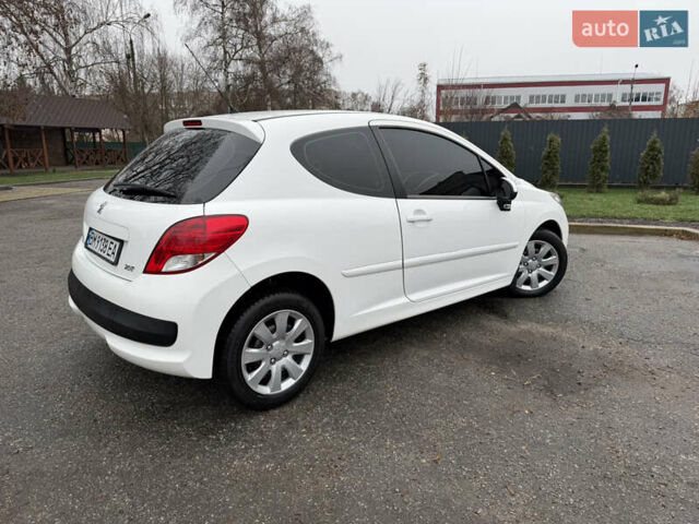 Белый Пежо 207, объемом двигателя 1.4 л и пробегом 164 тыс. км за 4750 $, фото 2 на Automoto.ua