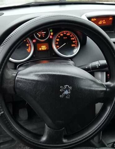 Белый Пежо 207, объемом двигателя 1.36 л и пробегом 197 тыс. км за 3700 $, фото 6 на Automoto.ua