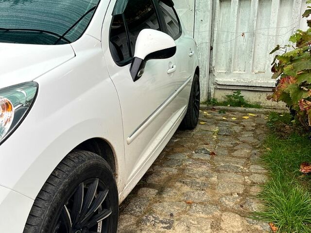 Пежо 207 2012 у Харкові на Automoto.ua Білий Пежо 207, об'ємом двигуна 1.4 л та пробігом 85 тис. км за 6300 $, фото 3 на Automoto.ua