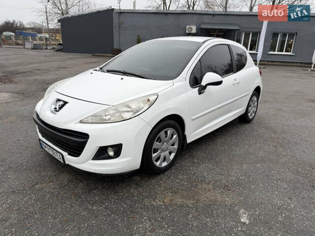 Белый Пежо 207, объемом двигателя 1.4 л и пробегом 164 тыс. км за 4750 $, фото 13 на Automoto.ua