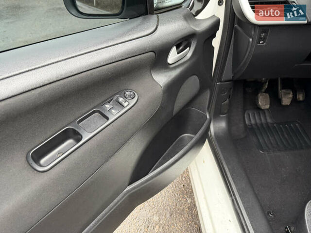 Белый Пежо 207, объемом двигателя 1.4 л и пробегом 164 тыс. км за 4750 $, фото 23 на Automoto.ua