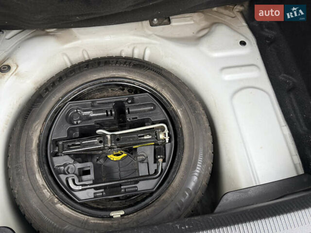 Белый Пежо 207, объемом двигателя 1.4 л и пробегом 164 тыс. км за 4750 $, фото 33 на Automoto.ua