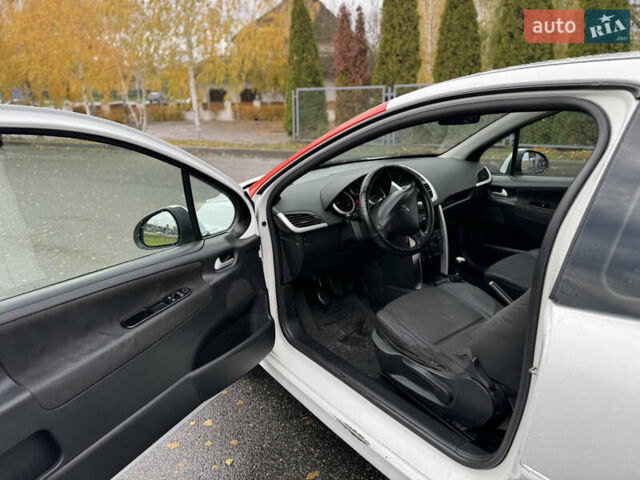 Белый Пежо 207, объемом двигателя 1.4 л и пробегом 312 тыс. км за 3600 $, фото 11 на Automoto.ua