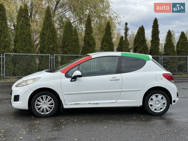 Белый Пежо 207, объемом двигателя 1.4 л и пробегом 312 тыс. км за 3600 $, фото 3 на Automoto.ua