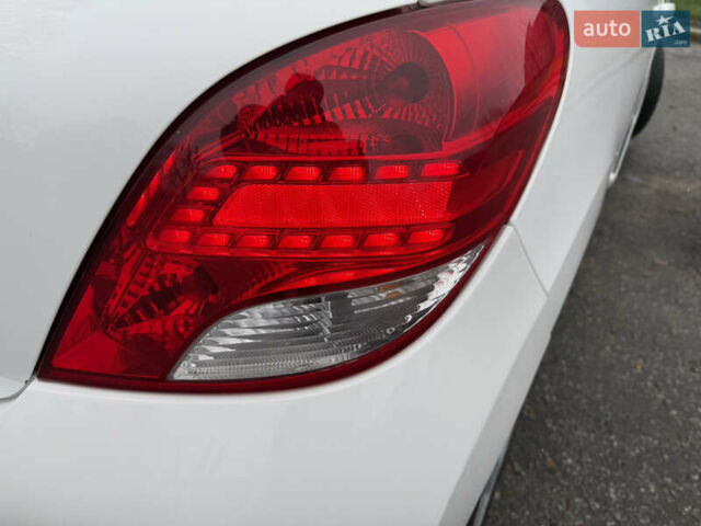 Белый Пежо 207, объемом двигателя 1.4 л и пробегом 164 тыс. км за 4750 $, фото 6 на Automoto.ua