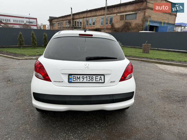 Белый Пежо 207, объемом двигателя 1.4 л и пробегом 164 тыс. км за 4750 $, фото 5 на Automoto.ua