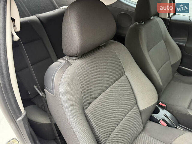 Белый Пежо 207, объемом двигателя 1.4 л и пробегом 164 тыс. км за 4750 $, фото 25 на Automoto.ua