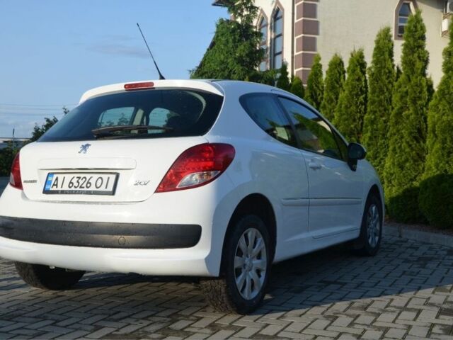 Белый Пежо 207, объемом двигателя 1.4 л и пробегом 210 тыс. км за 4299 $, фото 20 на Automoto.ua