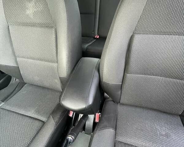 Белый Пежо 207, объемом двигателя 1.36 л и пробегом 156 тыс. км за 4400 $, фото 23 на Automoto.ua