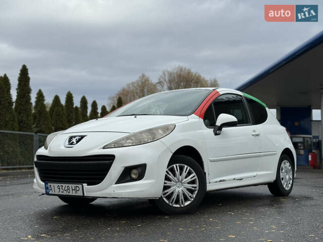 Белый Пежо 207, объемом двигателя 1.4 л и пробегом 312 тыс. км за 3600 $, фото 1 на Automoto.ua