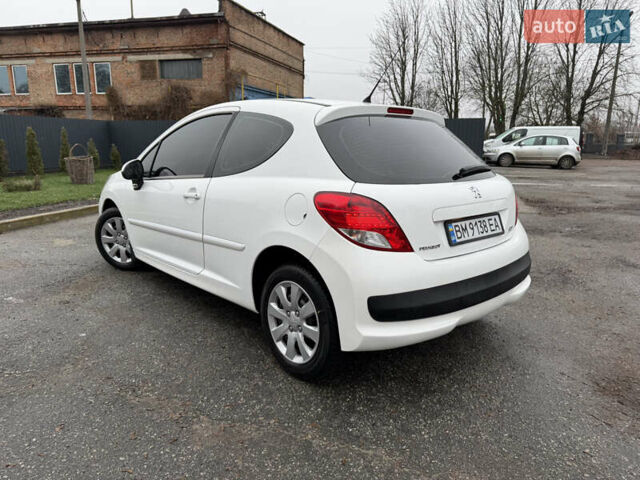 Белый Пежо 207, объемом двигателя 1.4 л и пробегом 164 тыс. км за 4750 $, фото 3 на Automoto.ua