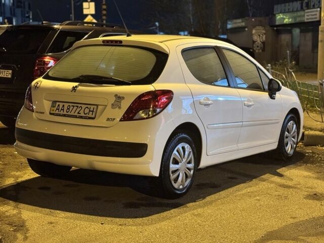 Белый Пежо 207, объемом двигателя 1.4 л и пробегом 141 тыс. км за 4700 $, фото 1 на Automoto.ua